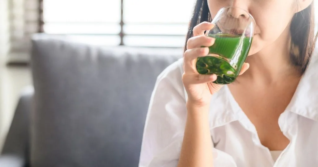 Lợi ích của việc uống nước ép cần tây mỗi ngày 3 Nuoc ep can tay 2