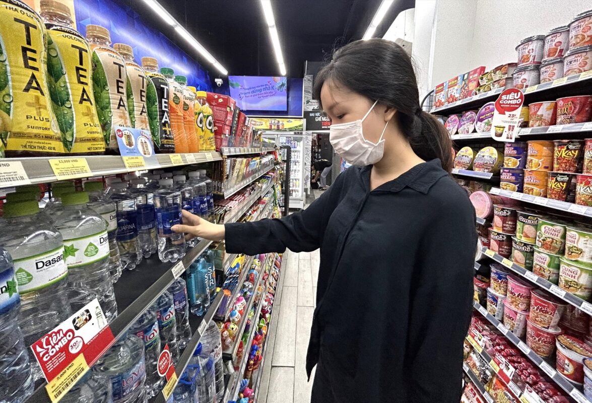 Thị trường nước tinh khiết đa dạng, người tiêu dùng cần cảnh giác 1 Nuoc1