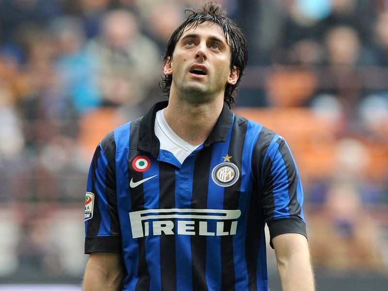 Diego Milito được mệnh danh là kẻ ẩn danh trong vòng cấm 