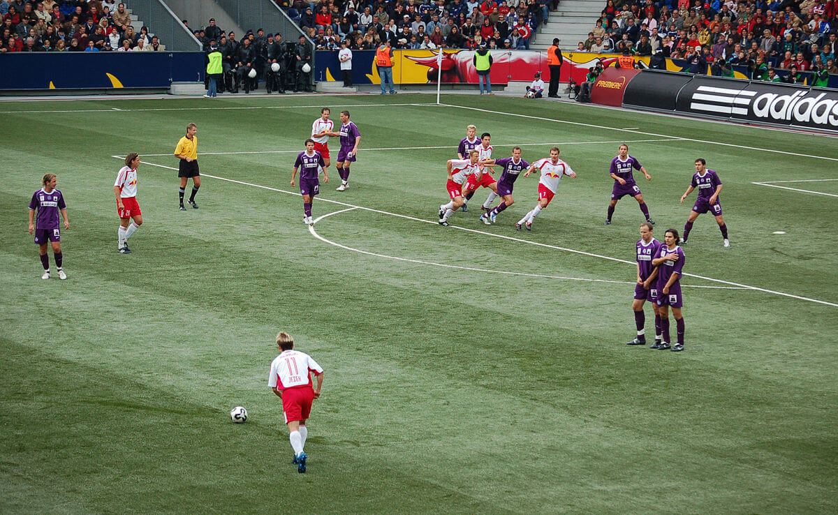 Tìm Hiểu Các Hình Thức Đá Phạt Trong Bộ Môn Bóng Đá 2 Hiểu như thế nào về đá phạt?