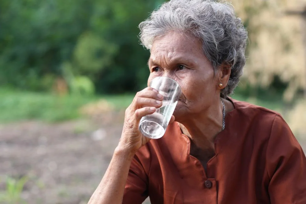 loi-ich-cua-viec-uong-nuoc-doi-voi-nguoi-cao-tuoi