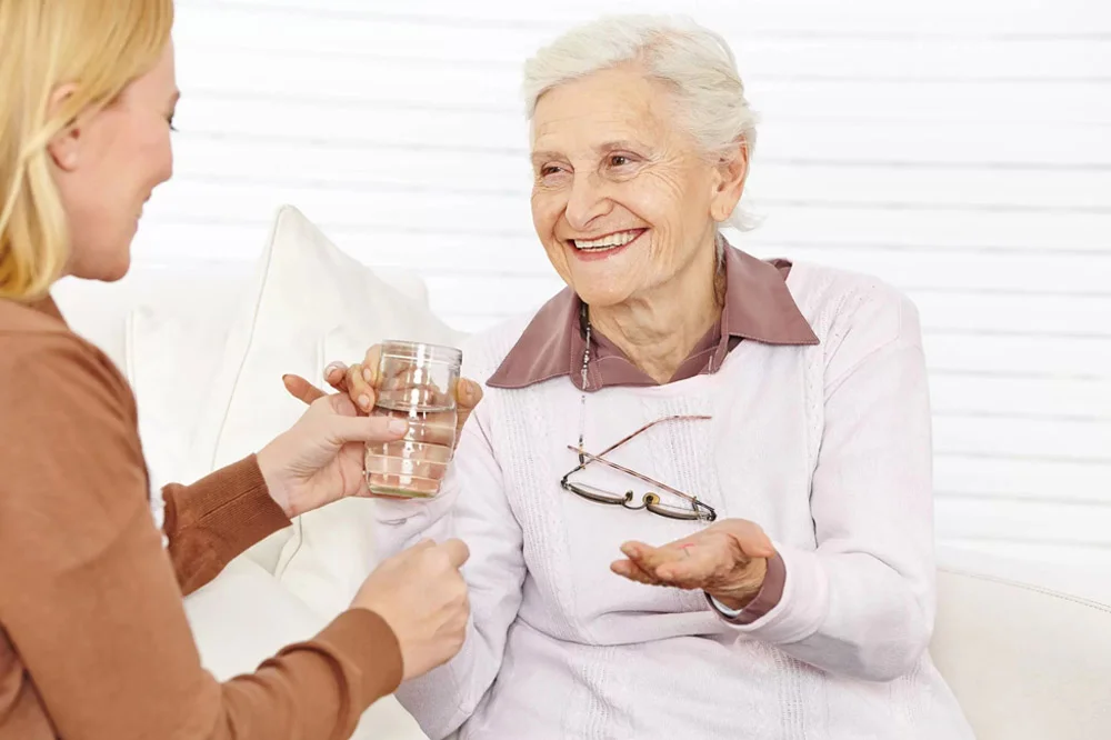 loi-ich-cua-viec-uong-nuoc-doi-voi-nguoi-cao-tuoi