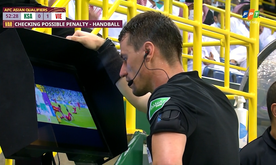 VAR là gì? Công nghệ hiện đại này được ứng dụng ở đâu? 3 Quá trình phát triển của VAR