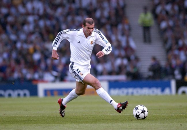 Zidane là tiền vệ tấn công nổi tiếng, huyền thoại