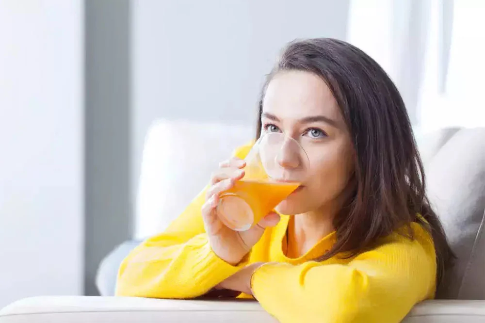 Uống nước cam vào thời điểm nào tốt nhất? Điểm mặt những thời điểm uống nước cam gây hại cho sức khỏe 1 uong-nuoc-cam-thoi-diem-nao-la-tot-nhat