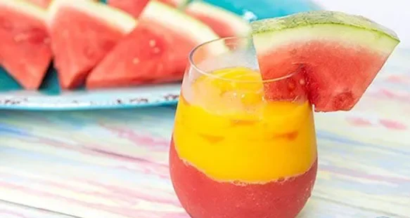 14 Cách làm sinh tố xoài cực dễ làm tại nhà 5 xoai dua hau e1718800517333